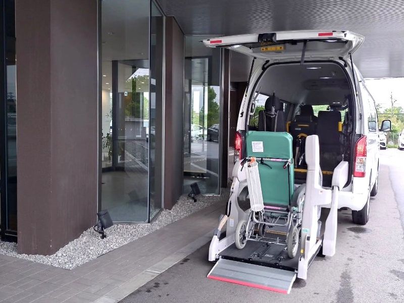 介護車両ハイエース車いす乗降