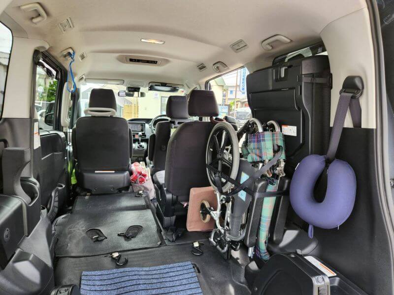 介護車両ノア車内