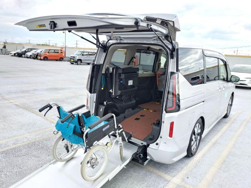 介護車両セレナスロープ