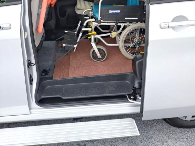 介護車両セレナステップ