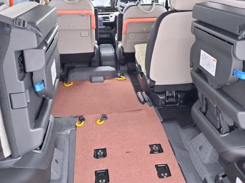 介護車両セレナ車内