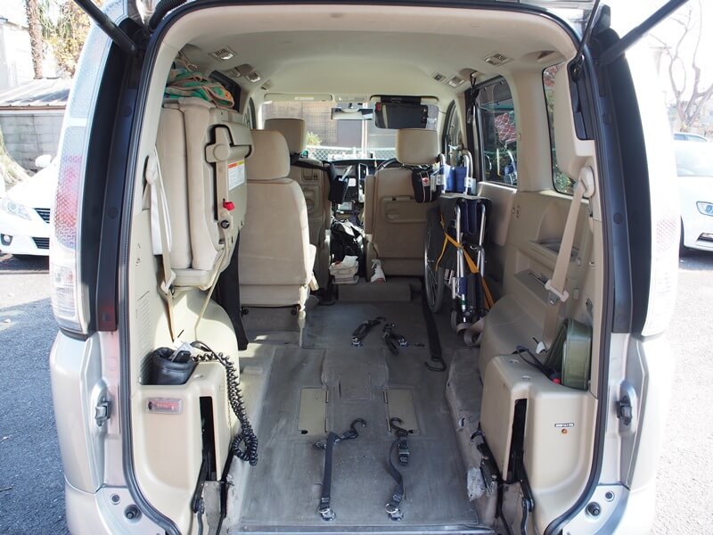 セレナの車内