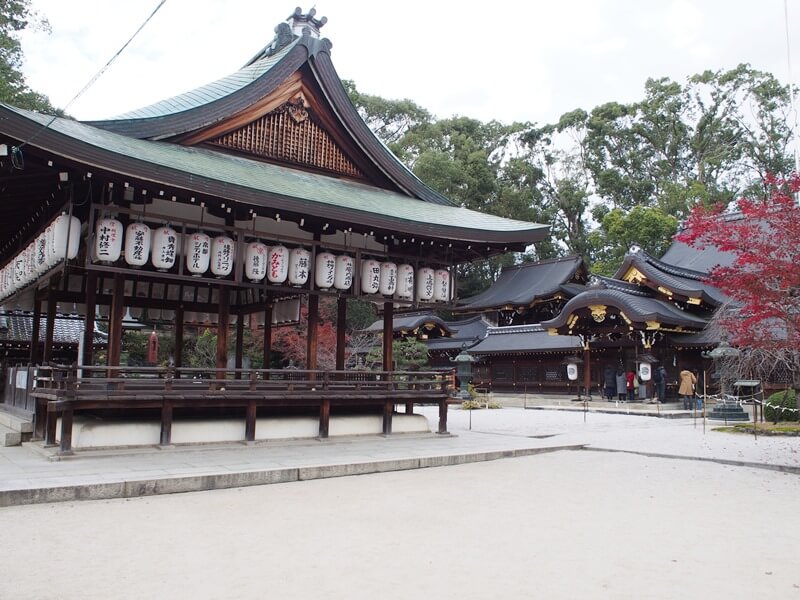 今宮神社の舞殿と本殿