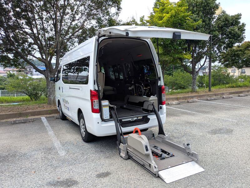 介護車両キャラバンリフト