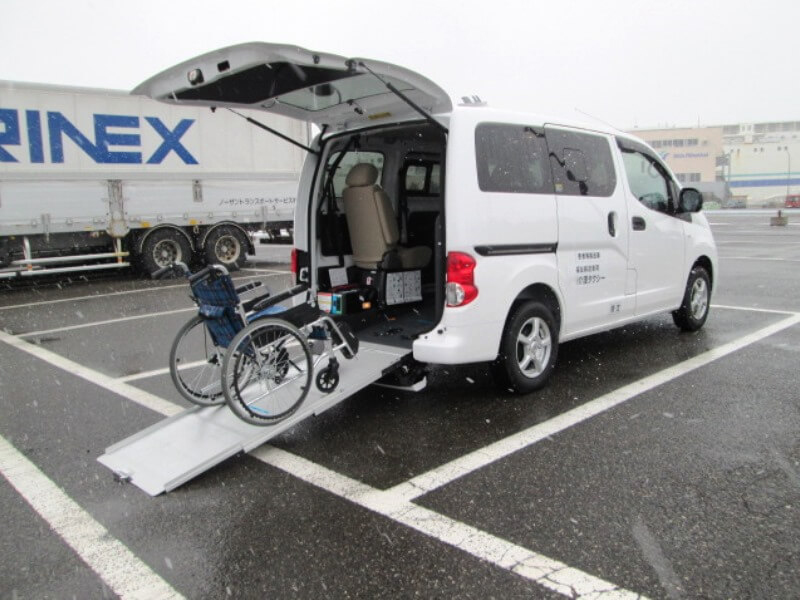 後部スロープ車いす乗車時