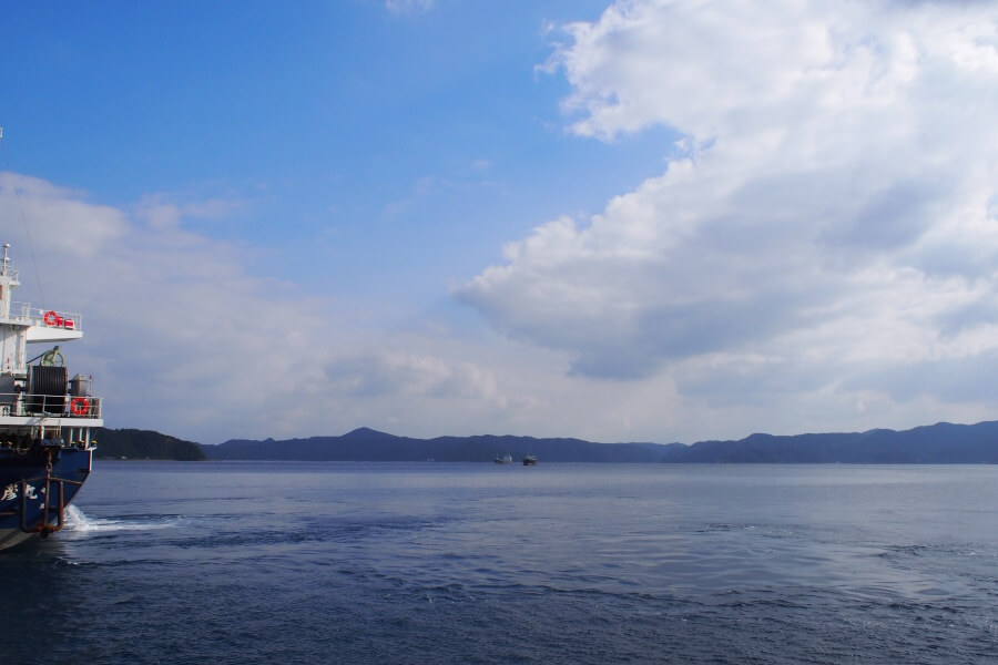 古仁屋港の海