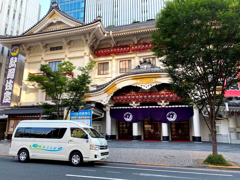 歌舞伎座前の東京さんぽ車両