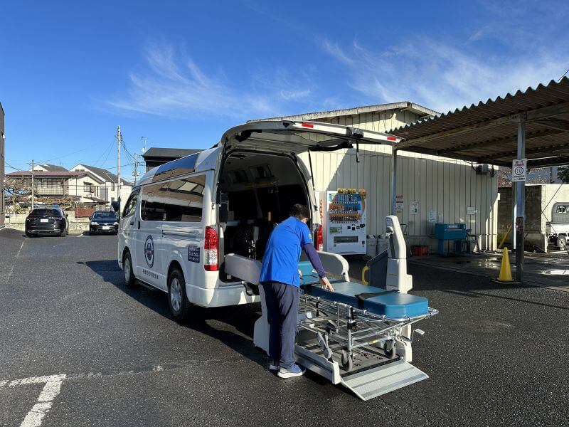 ハイエースストレッチャー乗降