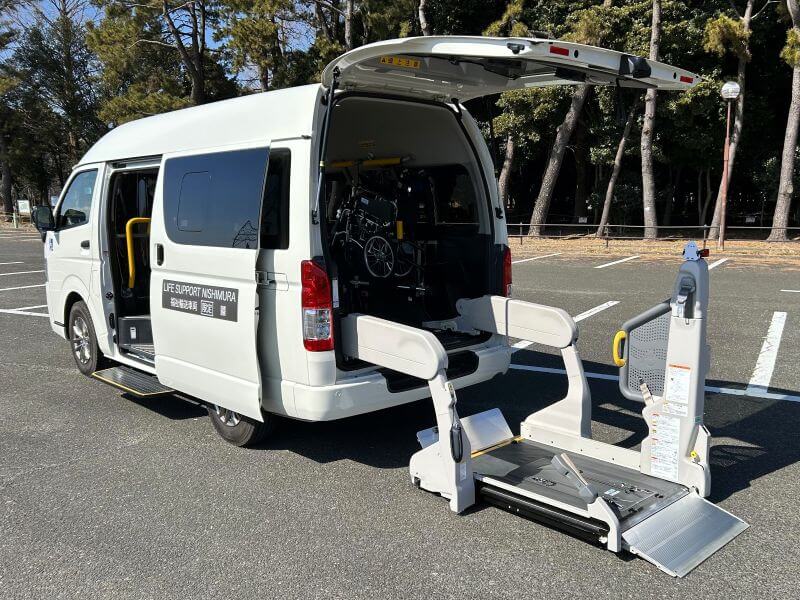 介護車両ハイエースリフト