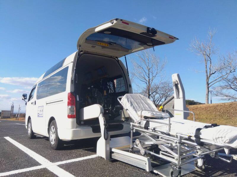 介護車両ハイエースストレッチャー乗降