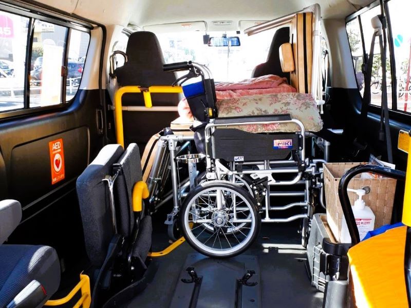 介護車両ハイエース内部