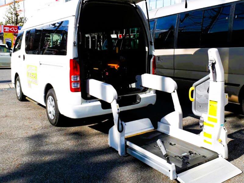 介護車両ハイエースリフト