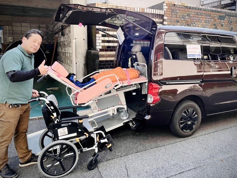 介護車両バネットと磯永さん