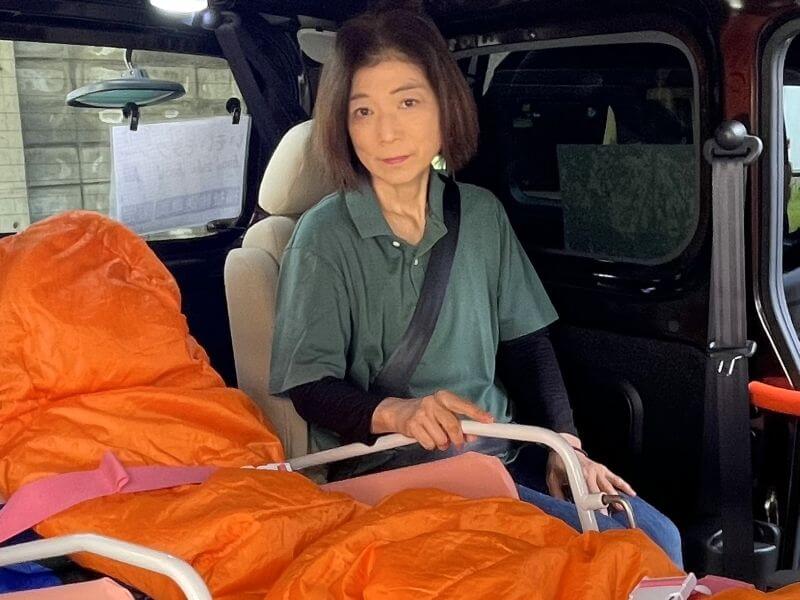 女性介助者