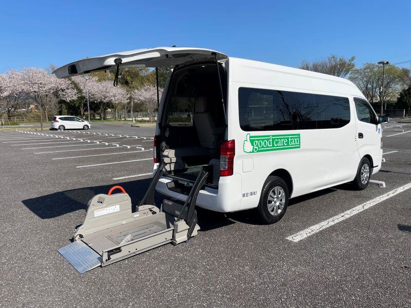 介護車両キャラバンリフト