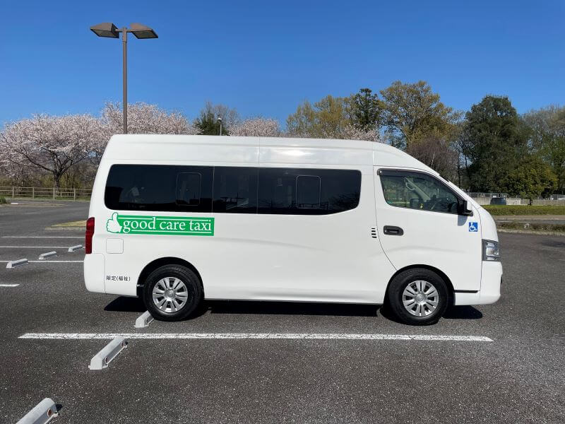 介護車両キャラバン側面