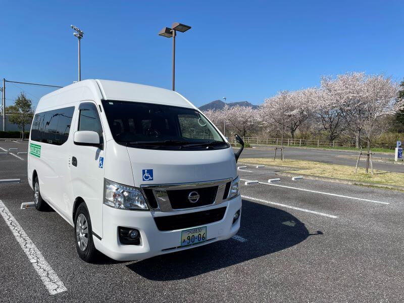 介護車両キャラバン正面
