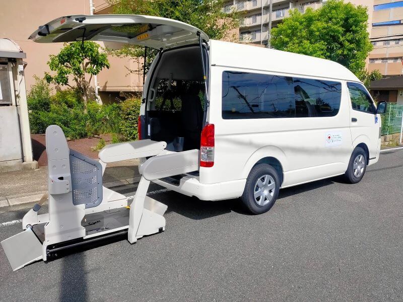 介護車両ハイエースリフト