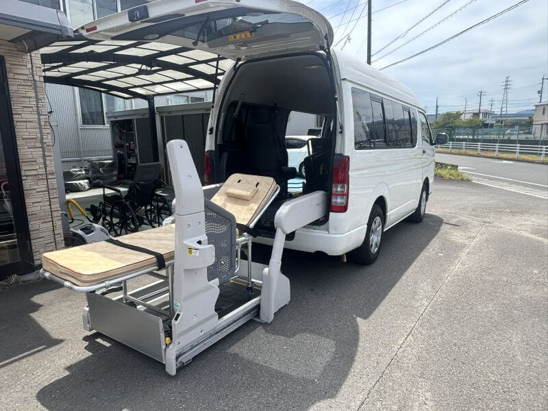 介護車両ハイエースストレッチャー乗降