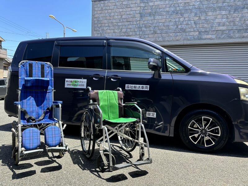 介護車両ヴォクシーと車いす・リクライニング車いす