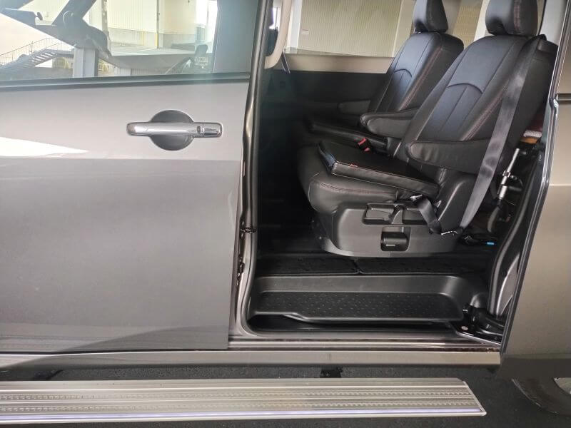 介護車両セレナ車内