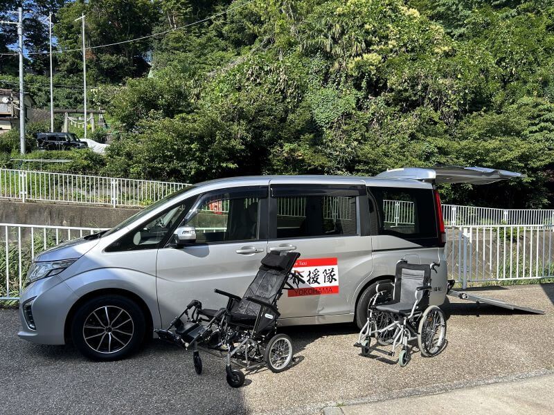 介護車両ステップワゴンと車いす、リクライニング車いす