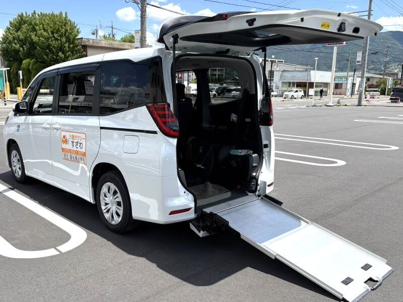 介護車両ヴォクシースロープ