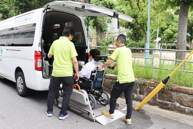 車いす乗降介助