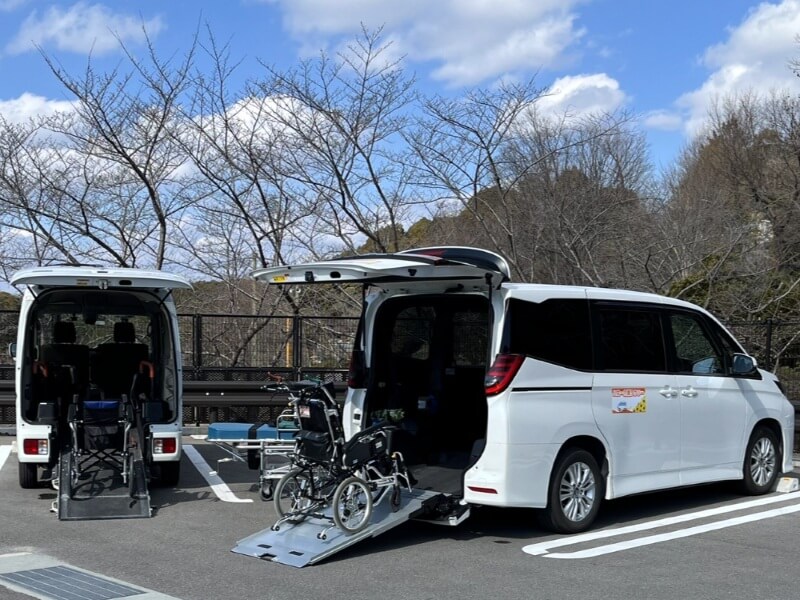 介護車両ノアとエブリイ