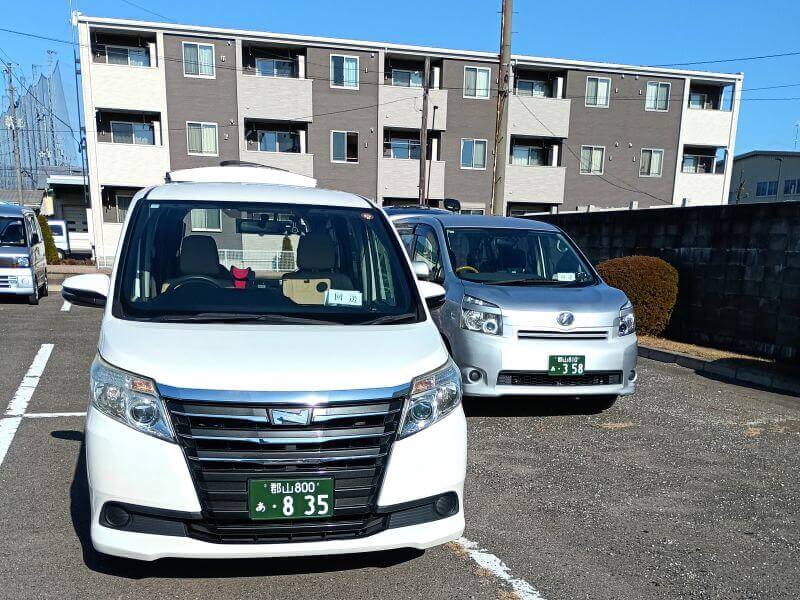 介護車両ヴォクシーとノア