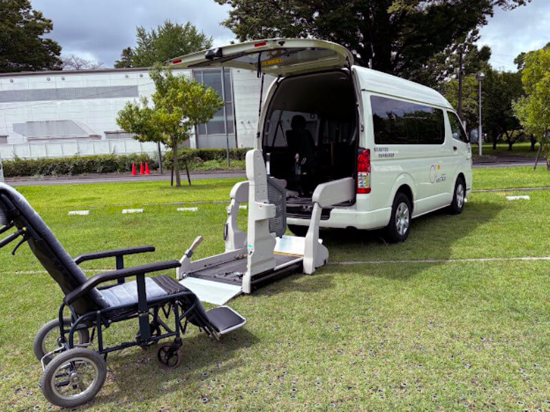 介護車両ハイエースリフト使用時