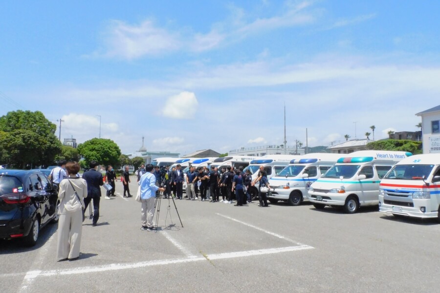 小松島市に集まった全民救の車両