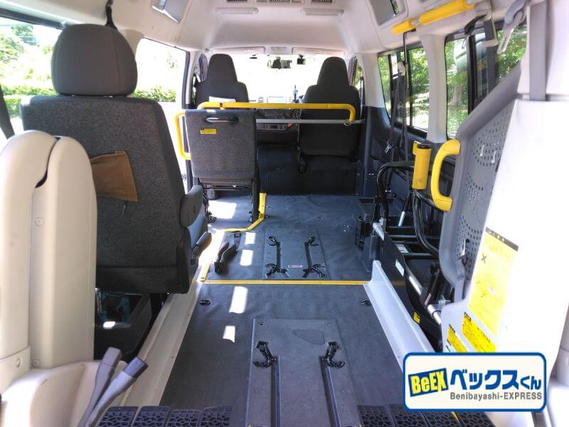介護車両ハイエース車内