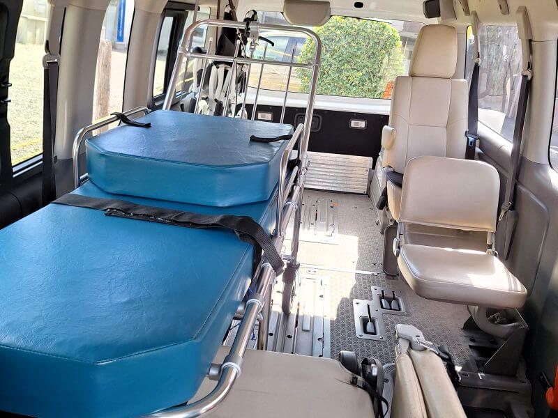 介護車両キャラバン車内、ストレッチャー乗車時