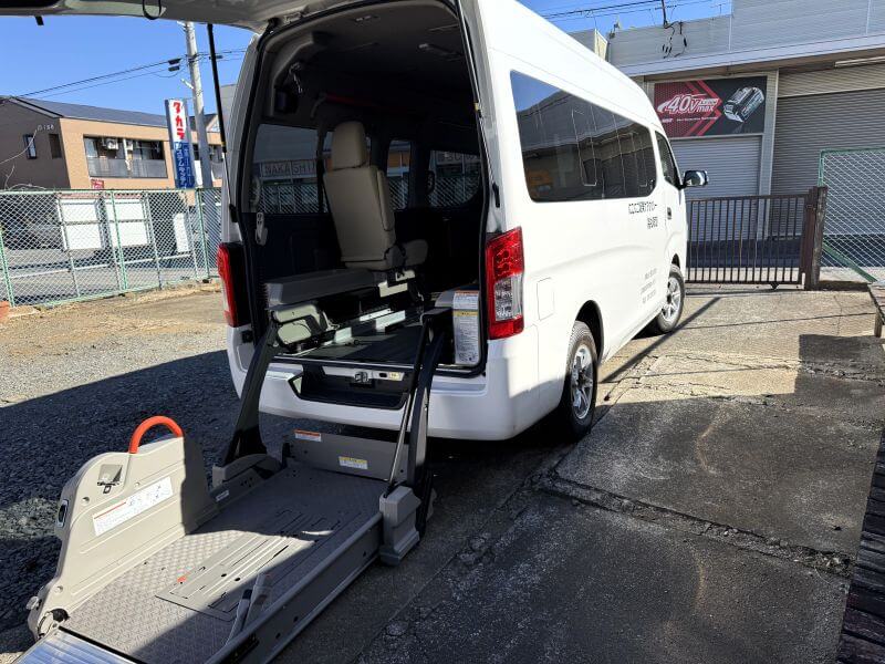 介護車両キャラバンリフト