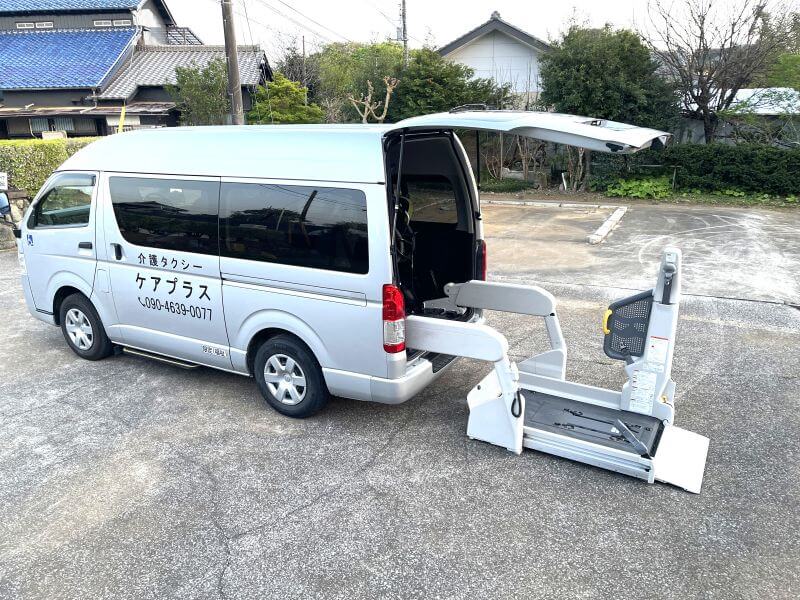 介護車両レジアスエースリフト