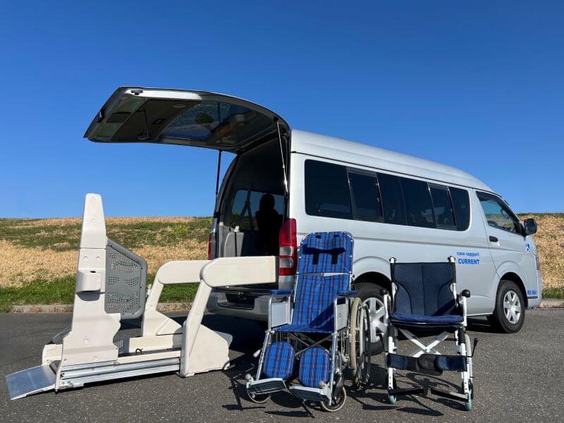 介護車両ハイエースと機材