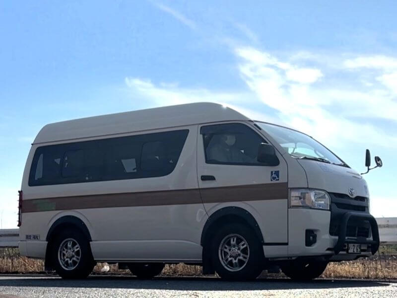 介護車両ハイエース右