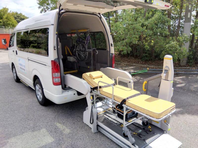 介護車両ハイエースストレッチャー乗降
