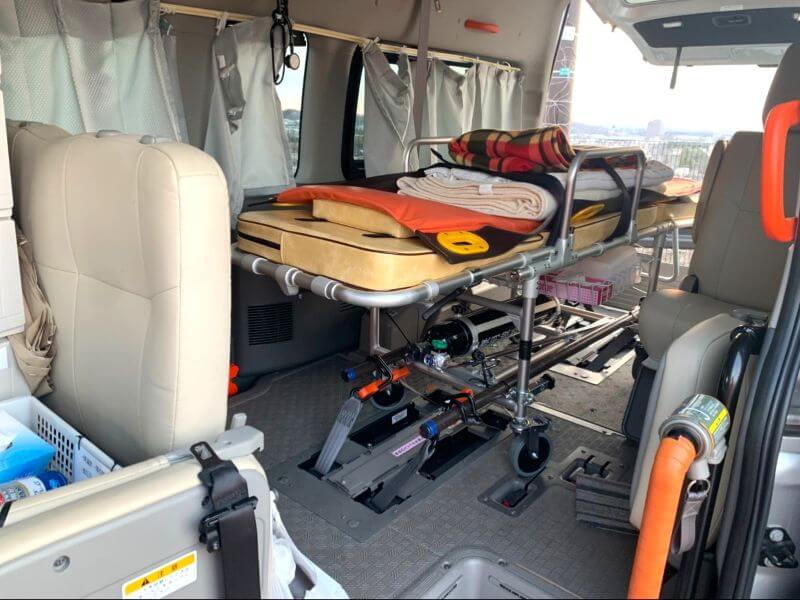 介護車両キャラバンストレッチャー乗車