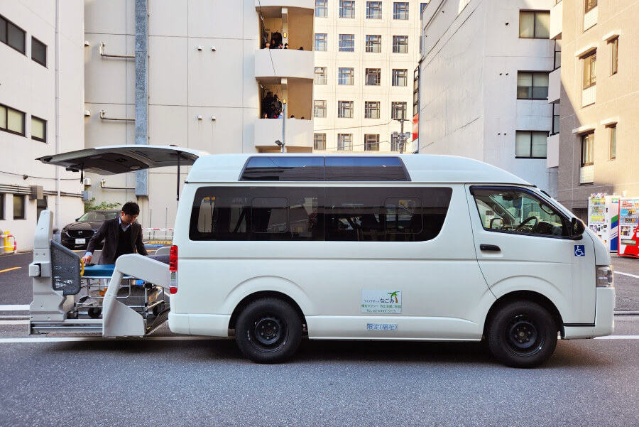 ライフサポートなごみの介護車両ハイエース