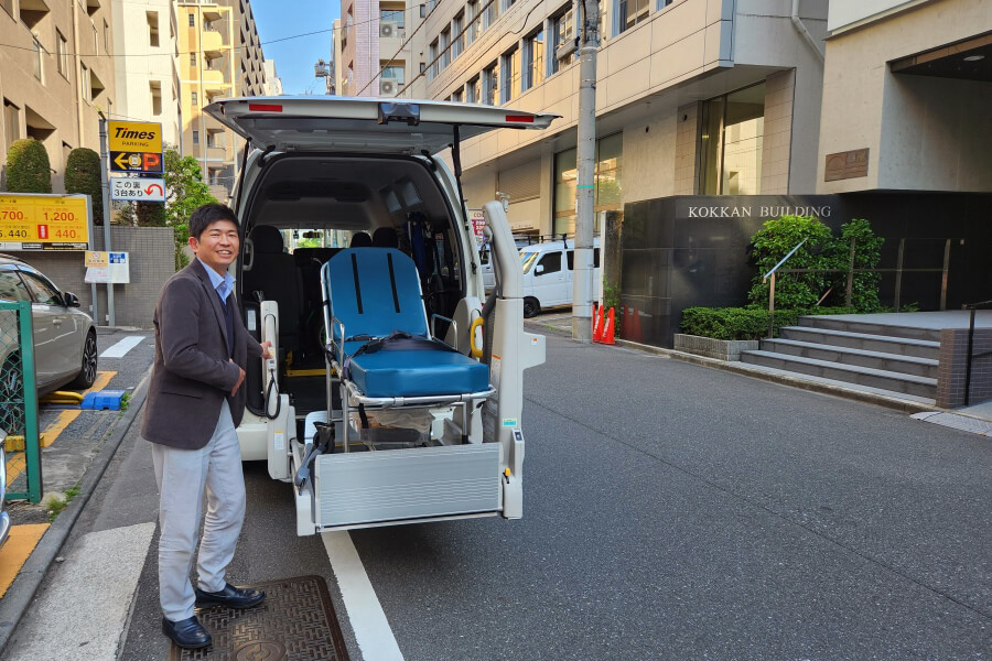 リフトを操作する宮本さん