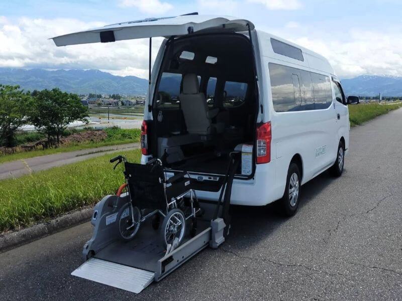 車いす乗降中