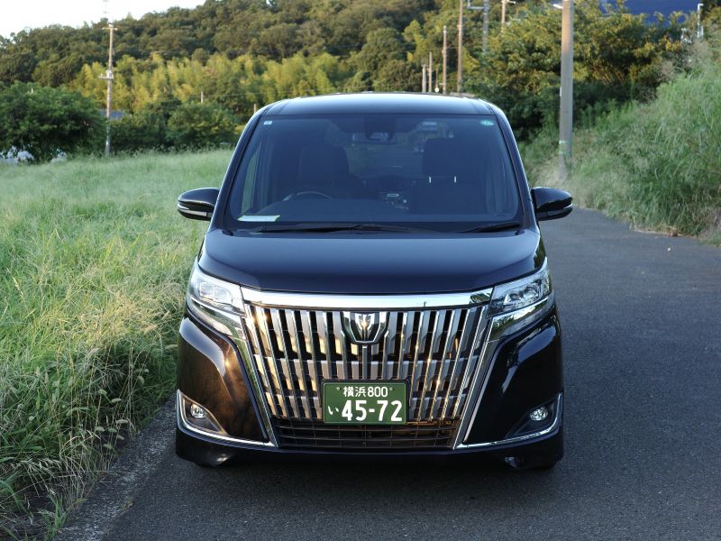 介護車両エスクァイア正面