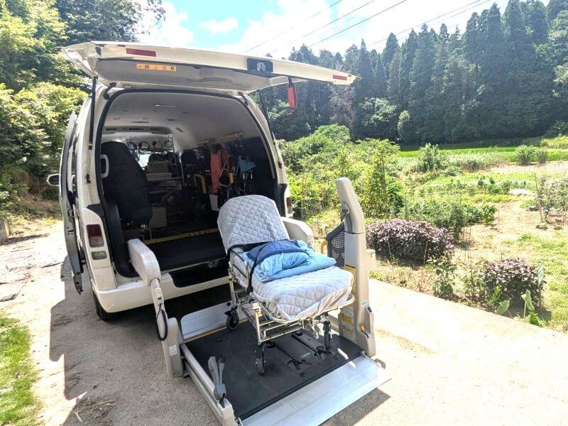 介護車両ハイエースストレッチャー乗降