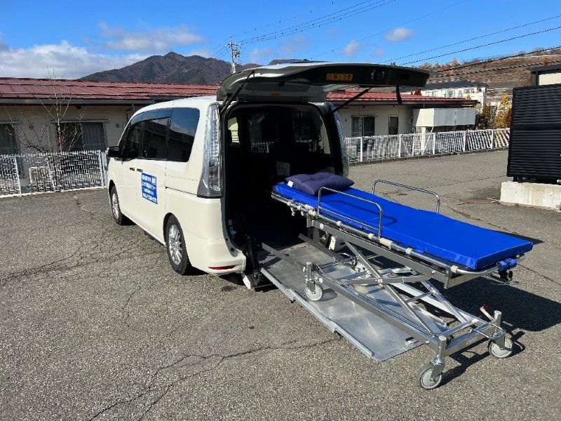 介護車両セレナのストレッチャー乗降