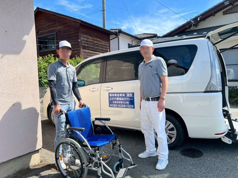 車両とドライバー2名
