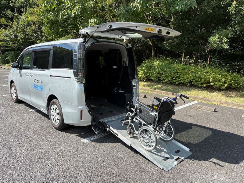 介護車両ヴォクシースロープ