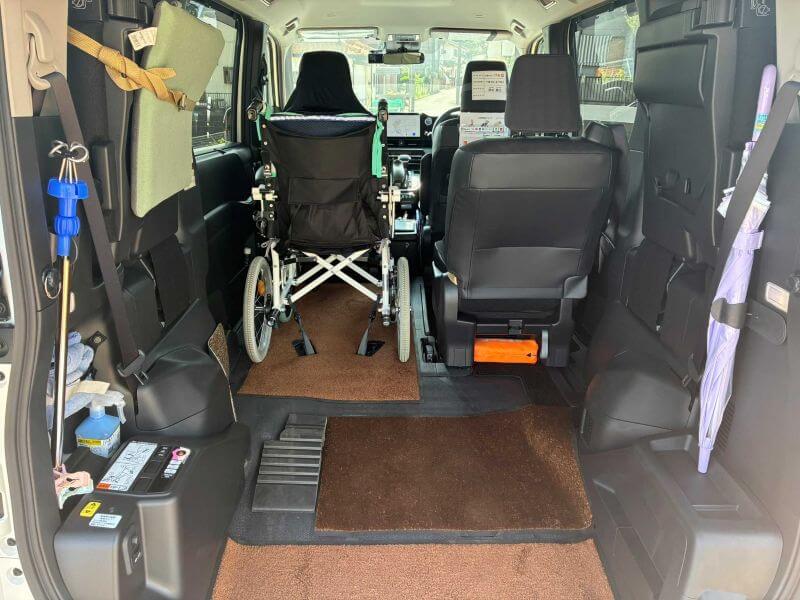 介護車両ノア車いす乗車