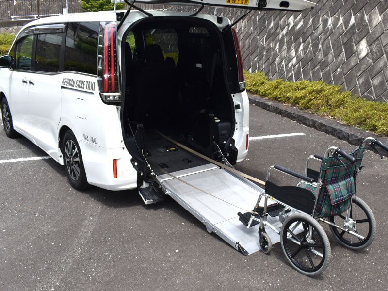 介護車両エスクァイア車いす乗車